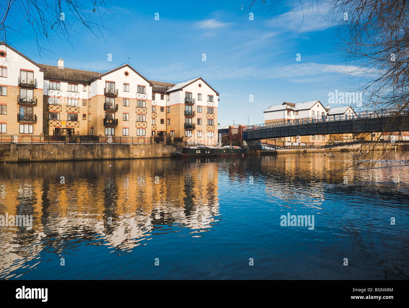 Passerelle sur la rivière Nene dans le centre de Peterborough (Cambridgeshire Banque D'Images