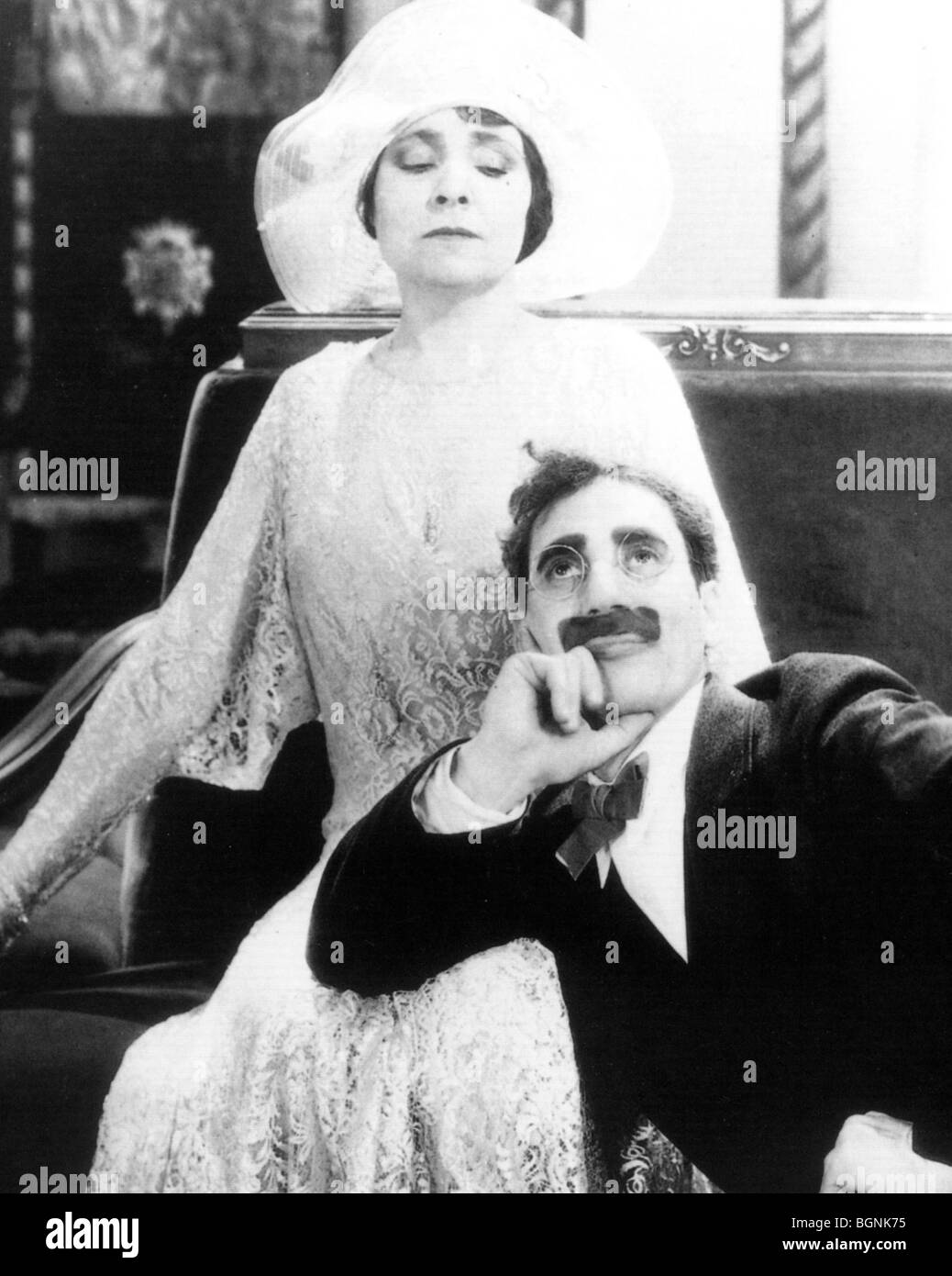 L'COCOANUTS - 1929 film Paramount avec Groucho Marx et Margaret Dumont qui était aussi dans la comédie musicale de Broadway d'origine. Banque D'Images