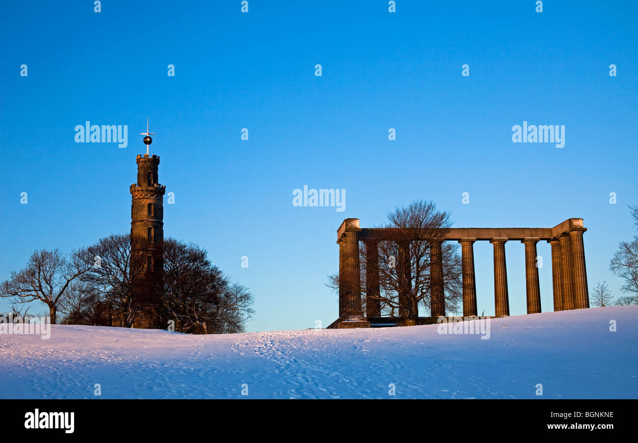 Lever du soleil hiver neige scène, Calton Hill, Edinburgh Scotland UK Europe Banque D'Images