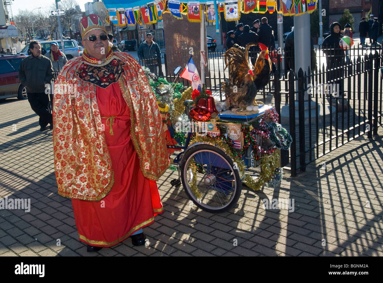 Paraders mars dans les trois rois Day Parade annuelle dans le quartier de Bushwick à Brooklyn New York Banque D'Images