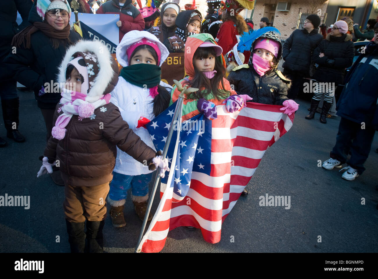 Paraders mars dans les trois rois Day Parade annuelle dans le quartier de Bushwick à Brooklyn New York Banque D'Images