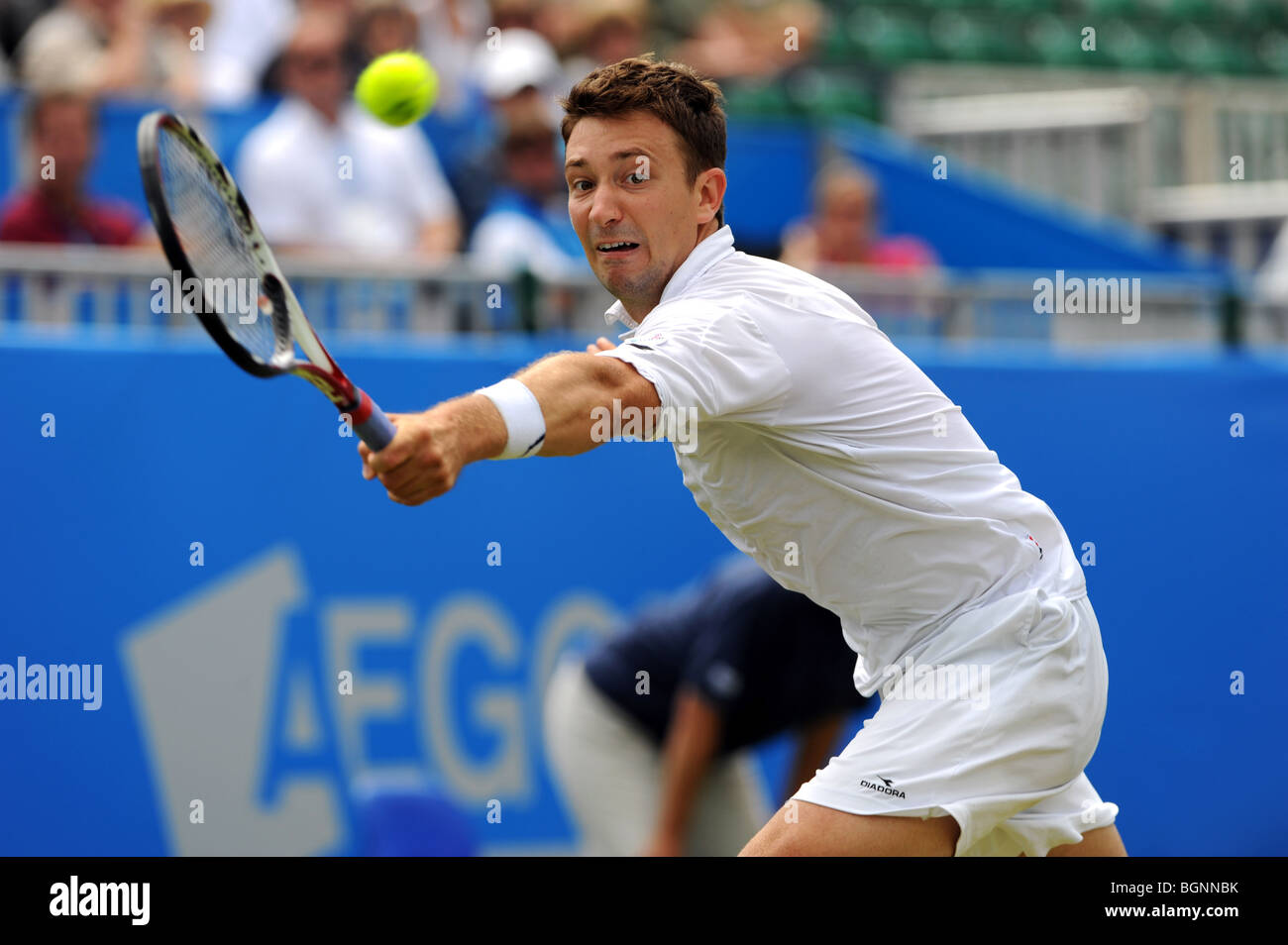 Alex Bogdanovic en action au cours de l'Aegon International 2009 Championnats de tennis du Devonshire Park à Eastbourne Banque D'Images