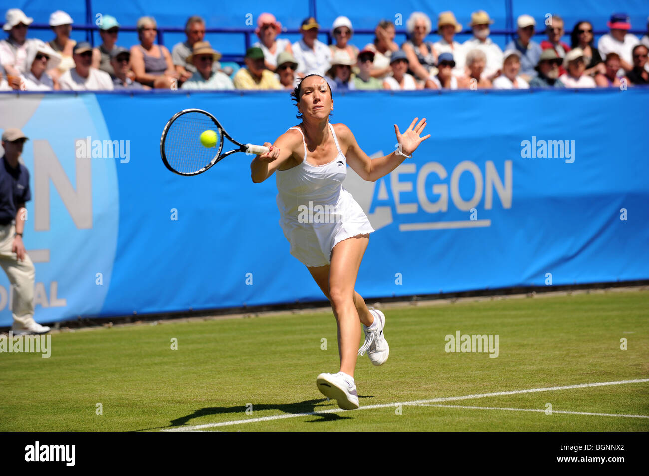 Jelena Jankovic en action à l'Aegon International 2009 tournois de tennis du Devonshire Park à Eastbourne Banque D'Images
