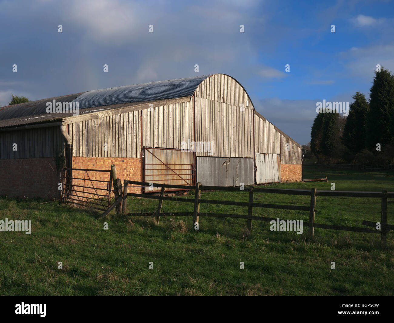 Porte de la grange et les bâtiments de ferme en bois Banque D'Images