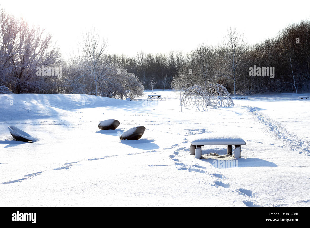 Aire de jeux sous la neige Milton country park Banque D'Images