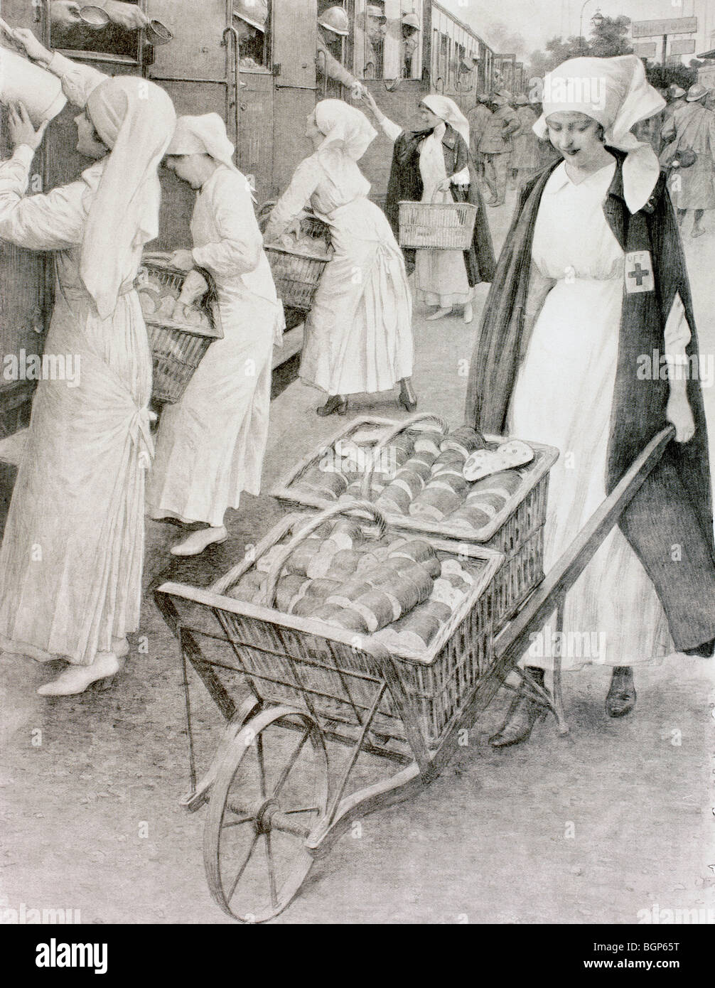 Des femmes volontaires de la Croix Rouge Française la distribution de la nourriture aux soldats français de la formation à l'avant au cours de la Première Guerre mondiale. Banque D'Images