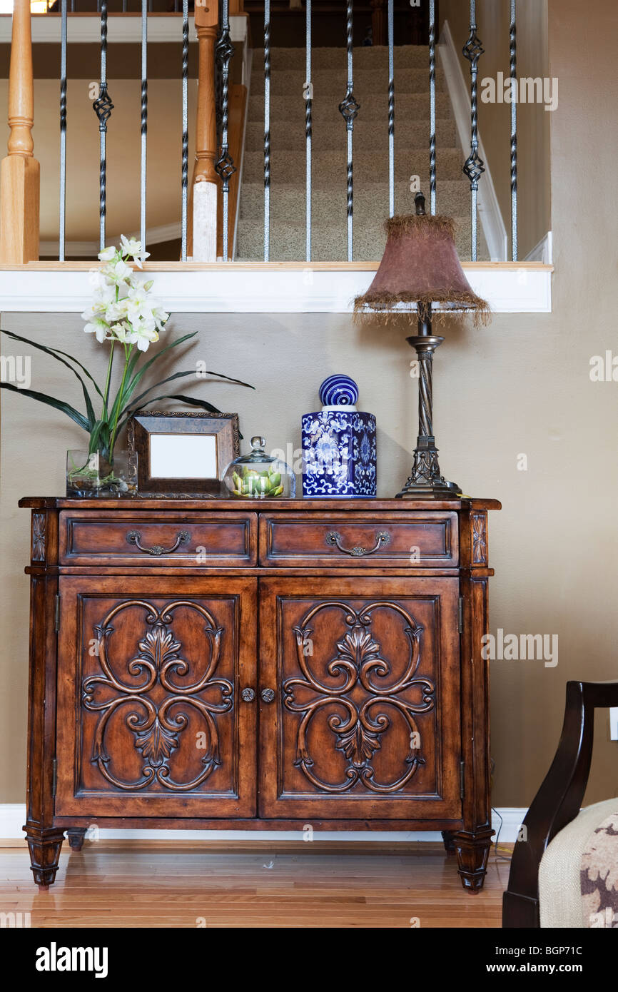 Dans l'armoire de rangement de style mexicain American country home Banque D'Images