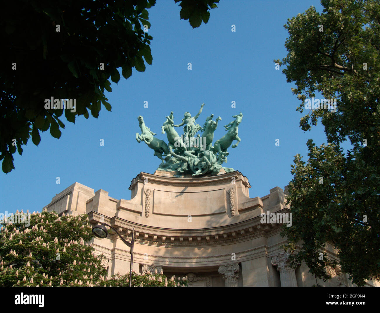 Groupe de sculptures. Grand Palais (construit pour l'Exposition de Paris de 1900). Paris. France Banque D'Images