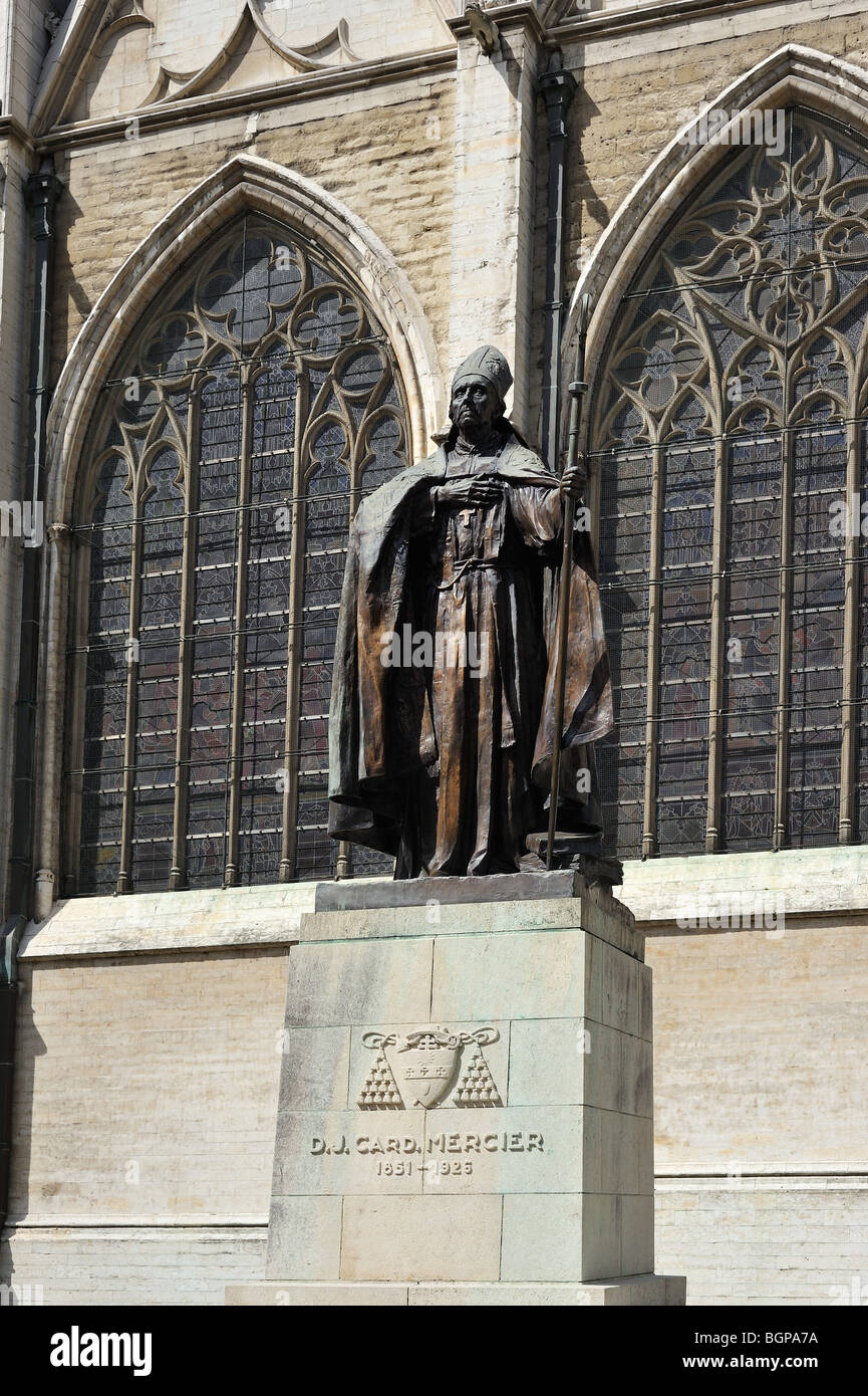 Le cardinal Mercier et Sainte Gudule et cathédrale Saint Michael's / Kathedraal van Sint-Michiel en Sint-Goedele, Bruxelles, Belgique Banque D'Images