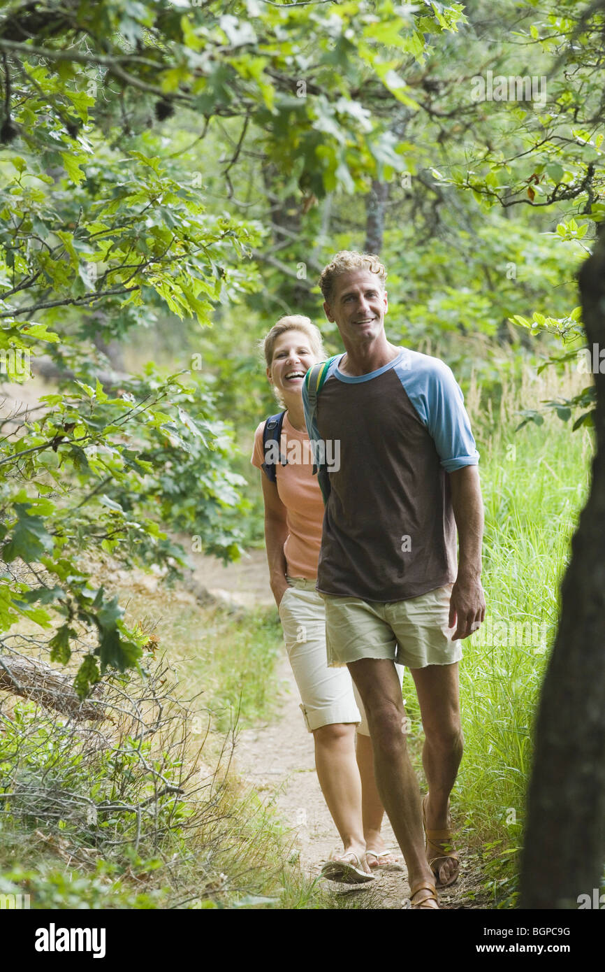 Portrait of a young couple walking in a forest Banque D'Images