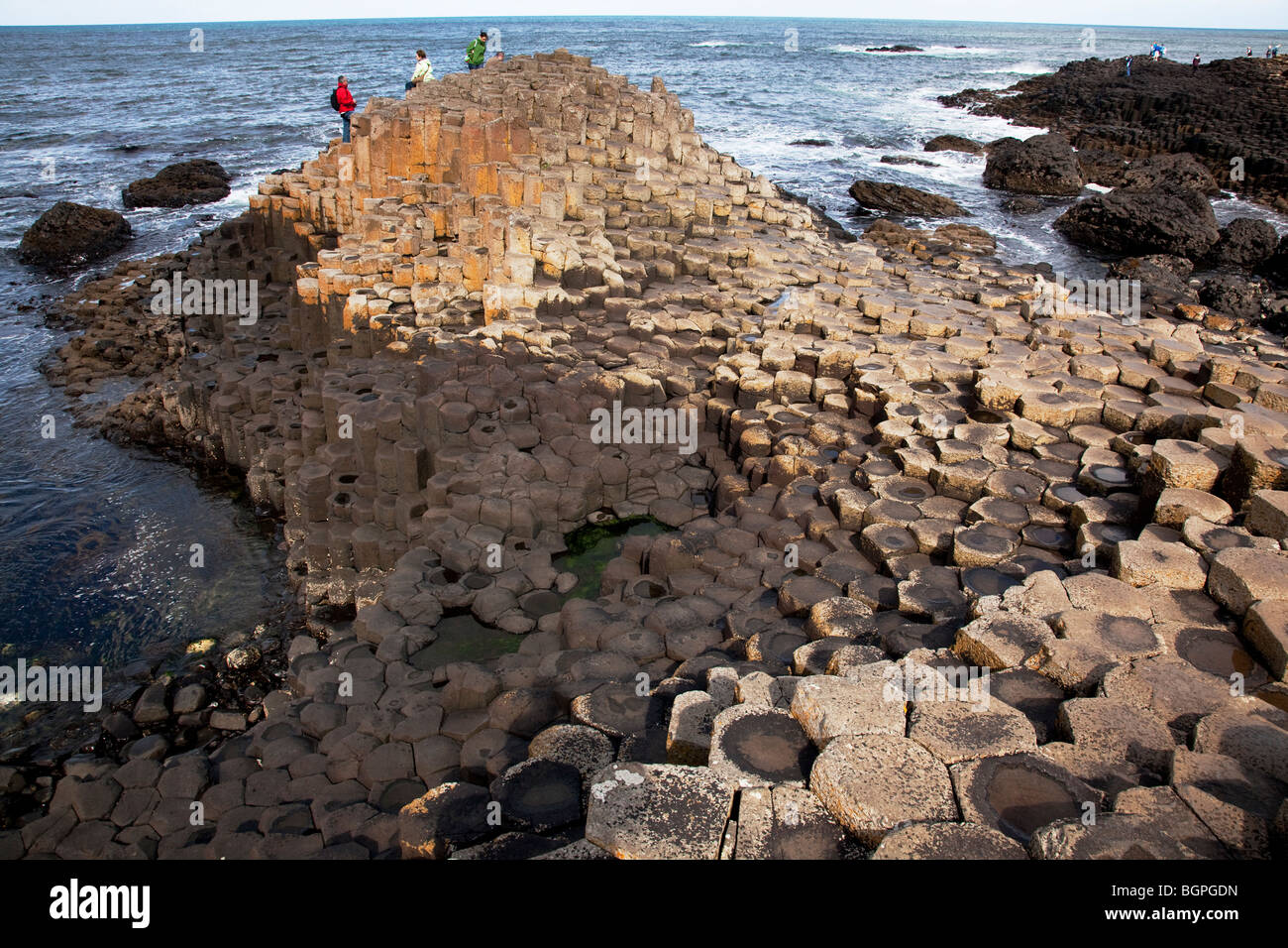 L'Île à la Giant's Causeway Antrim Irlande du Nord un phénomène naturel et un site du patrimoine mondial. Banque D'Images