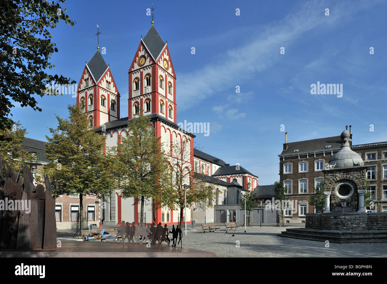 Fontaine et l'église de Saint Bartholemew à la place Saint-Barthélemy, Liège, Belgique Banque D'Images