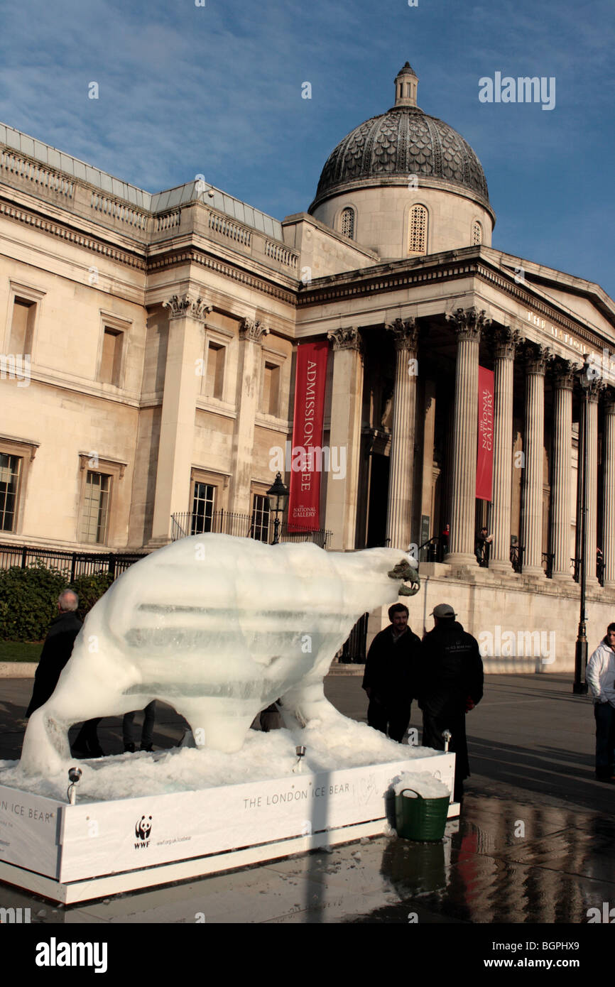 En dehors de l'ours de glace de Londres la National Portrait Gallery au cours des négociations sur le changement climatique de Copenhague Banque D'Images
