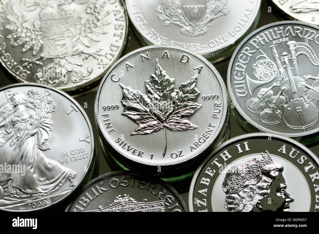 Des pièces de monnaie de lingot argent pur à partir de la France, le Canada, l'Autriche et l'Australie Banque D'Images