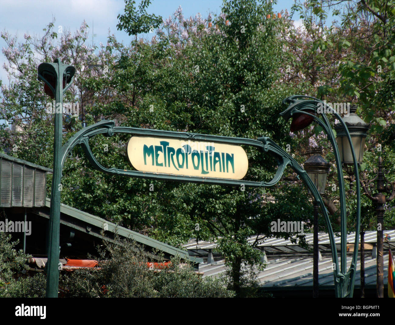 Art Nouveau signe de métro classique par Hector Guimard (ch. 1900). Le Métro Cité. Ile de la Cité. Paris. France Banque D'Images