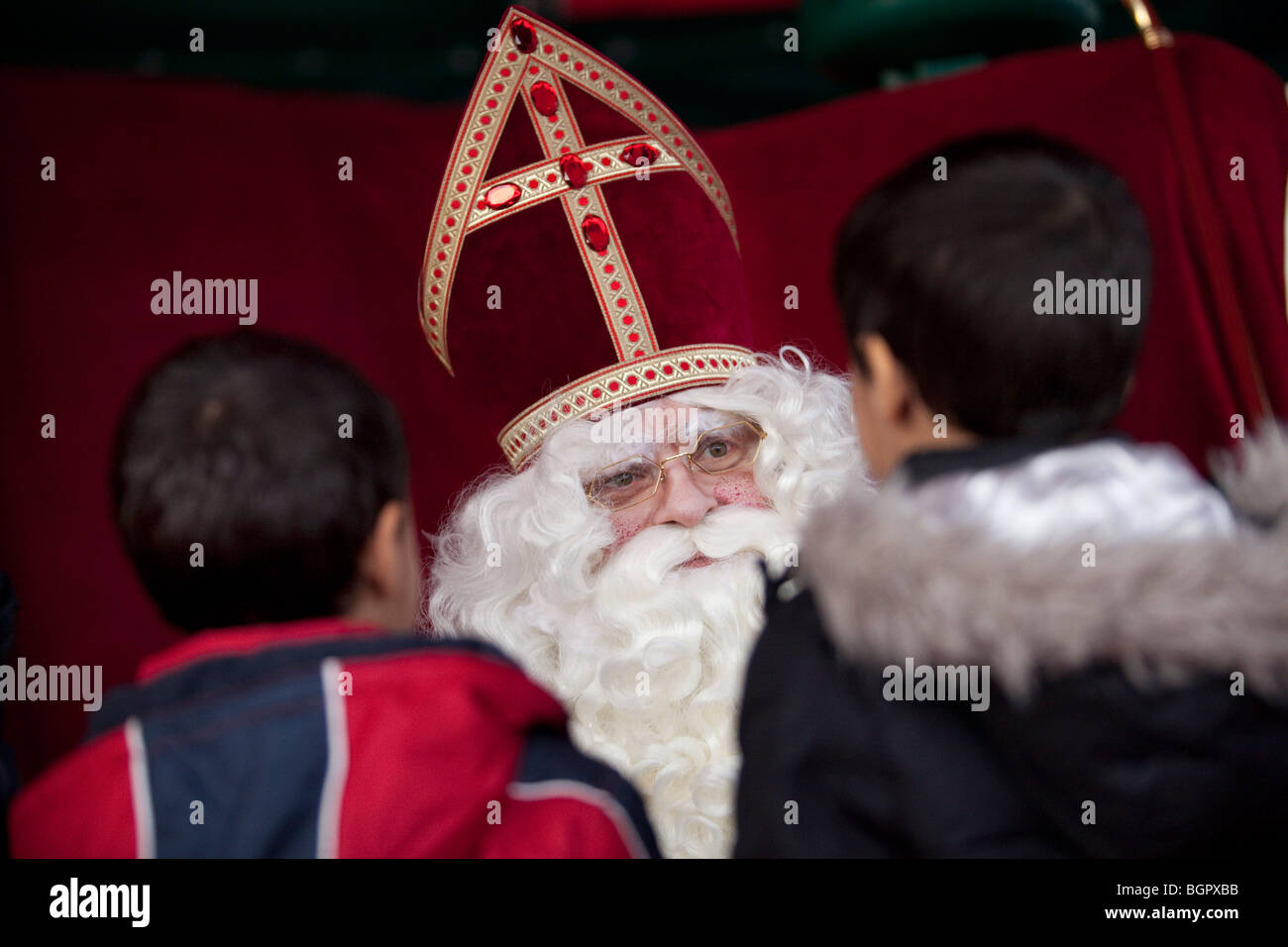 Saint nicolas avec des enfants Banque de photographies et d’images à ...