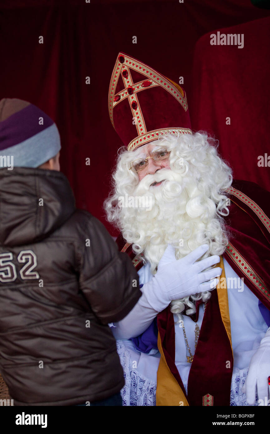 Saint nicolas avec des enfants Banque de photographies et d’images à ...