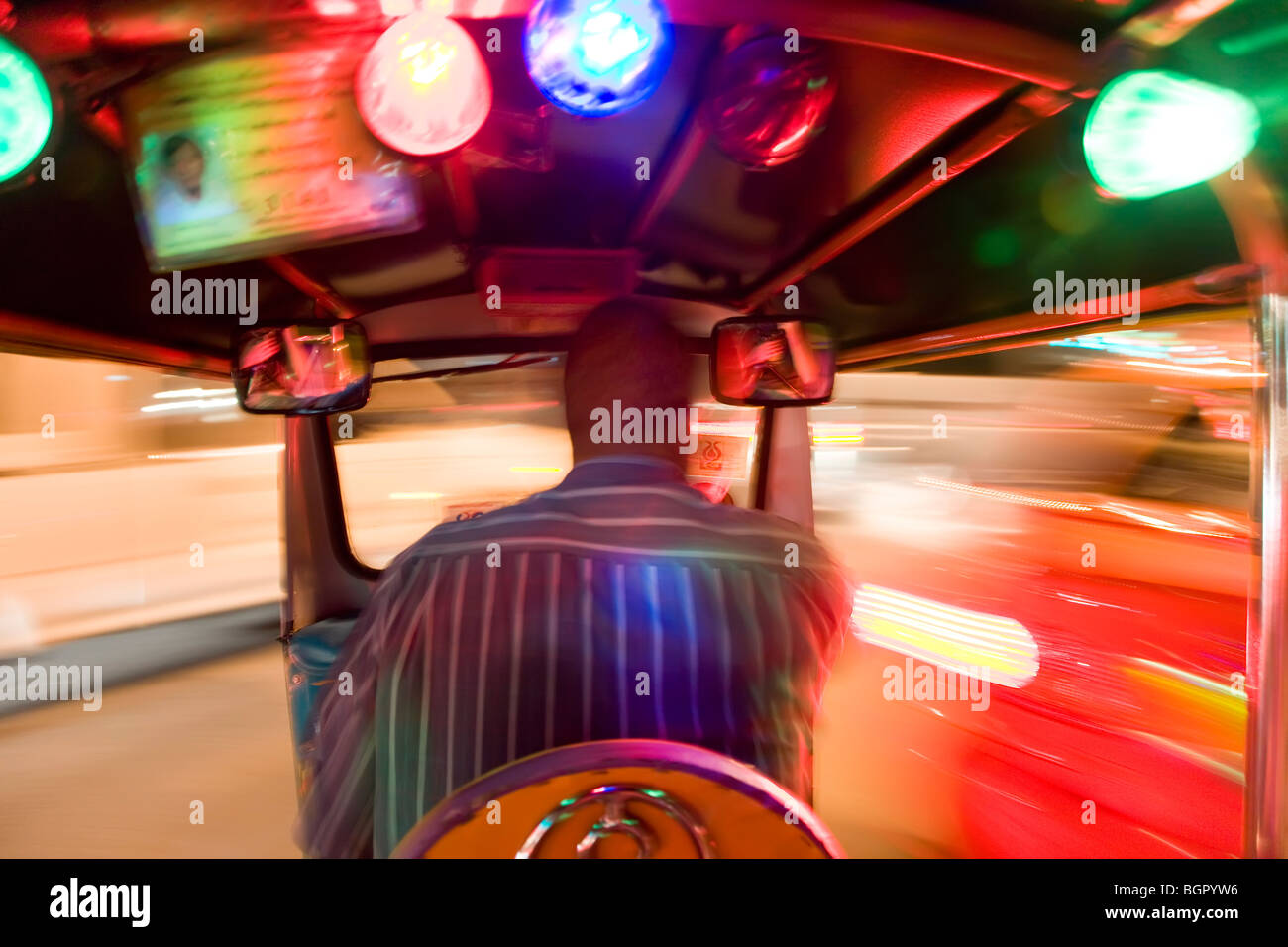 Tuk Tuk ou auto rickshaw de nuit, Bangkok, Thaïlande Banque D'Images