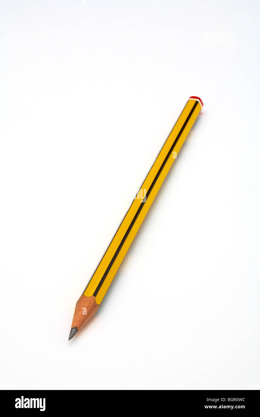 Crayon de plomb en bois portant sur fond blanc Banque D'Images