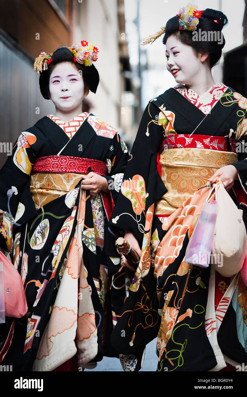 Geisha (Maiko en formation) dans le quartier de Gion de Kyoto - Kyoto, Japon Banque D'Images