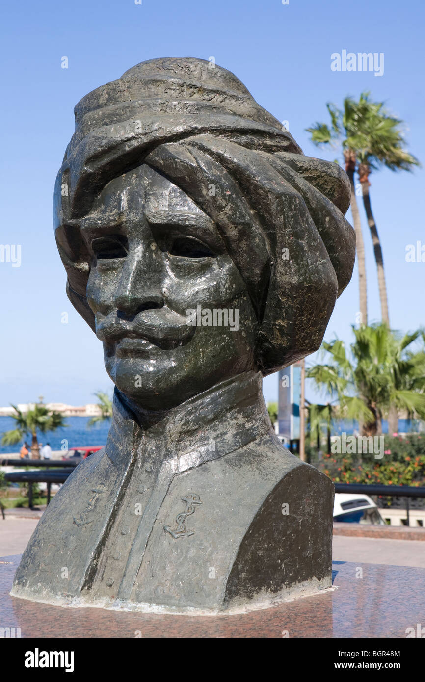 Buste de Hassan El-Iskandarani, intitulé le Prince des mers, Alexandrie, côte méditerranéenne de l'Egypte Banque D'Images