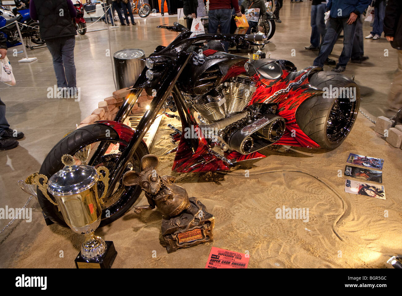 La moto à trois roues rouge utilisée dans le film spawn, design personnalisé et construit Banque D'Images