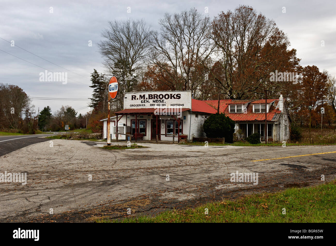Vieux Pays Gas Station et magasin général à Fentress County, Ohio Banque D'Images
