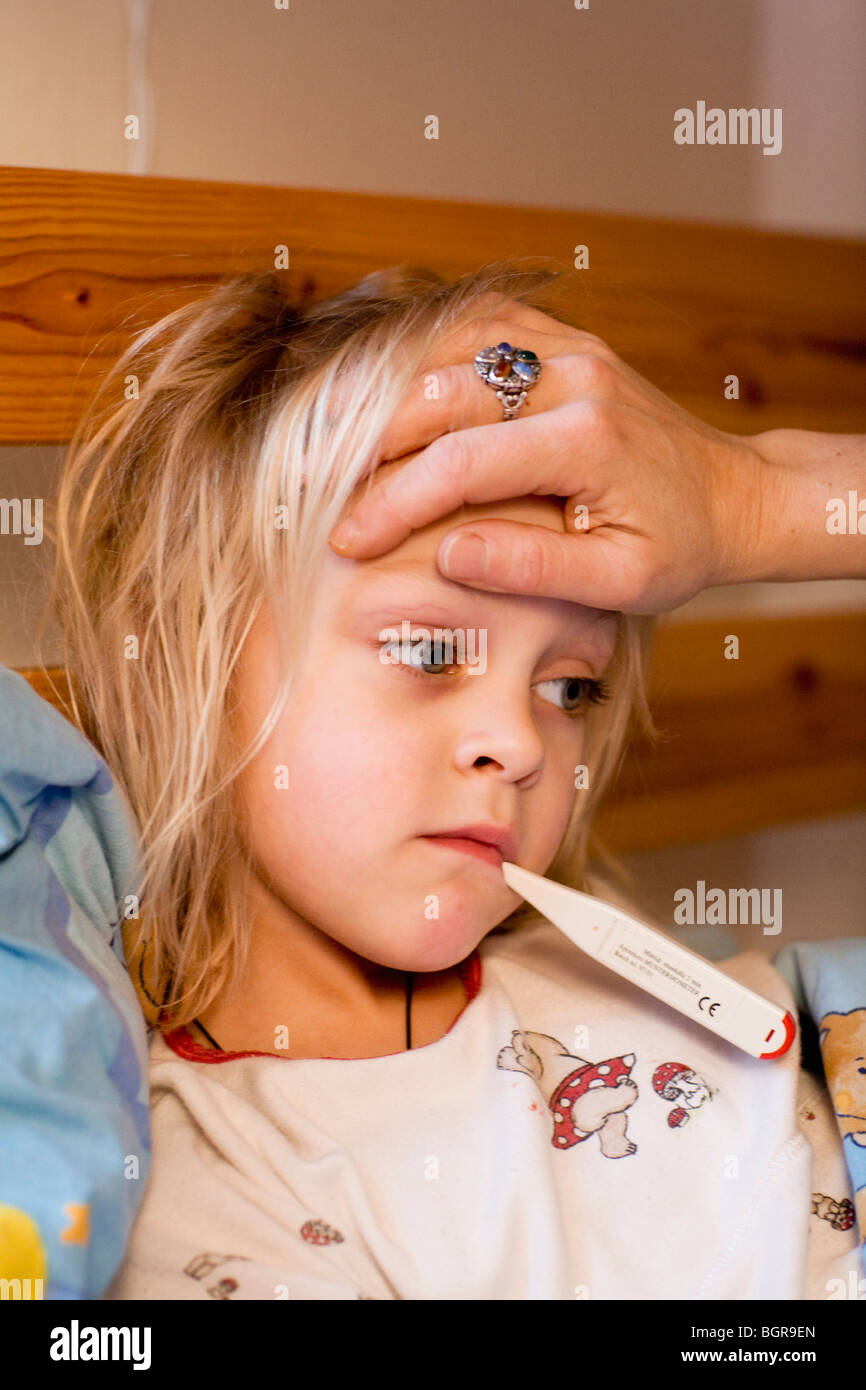 Prendre soin de mère fille malade, en Suède. Banque D'Images