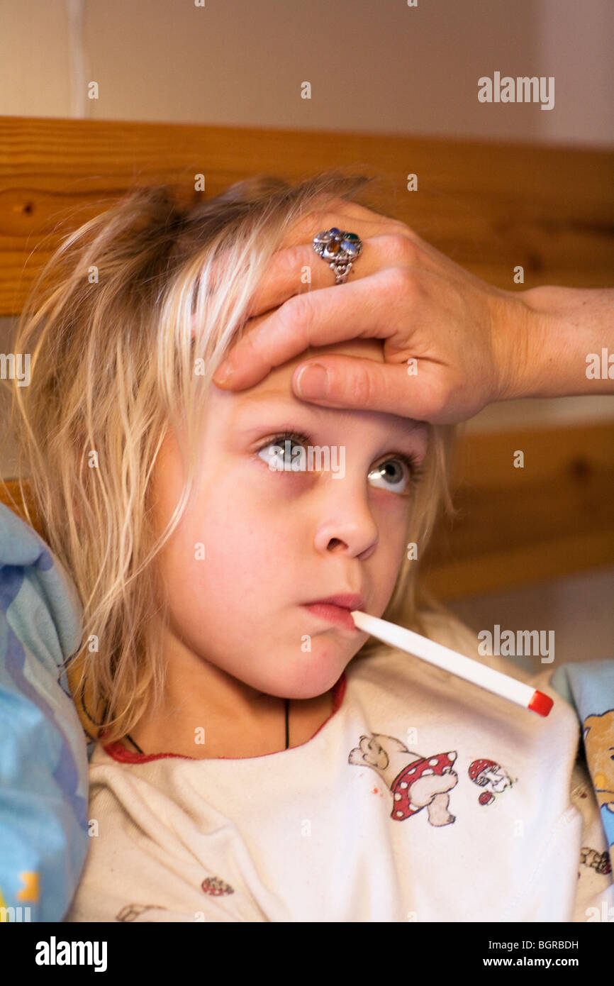 Prendre soin de mère fille malade, en Suède. Banque D'Images