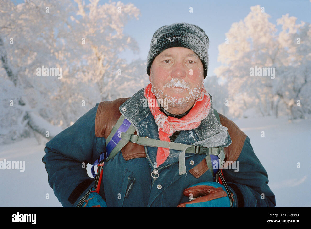 Un homme avec de la neige dans la barbe Banque D'Images