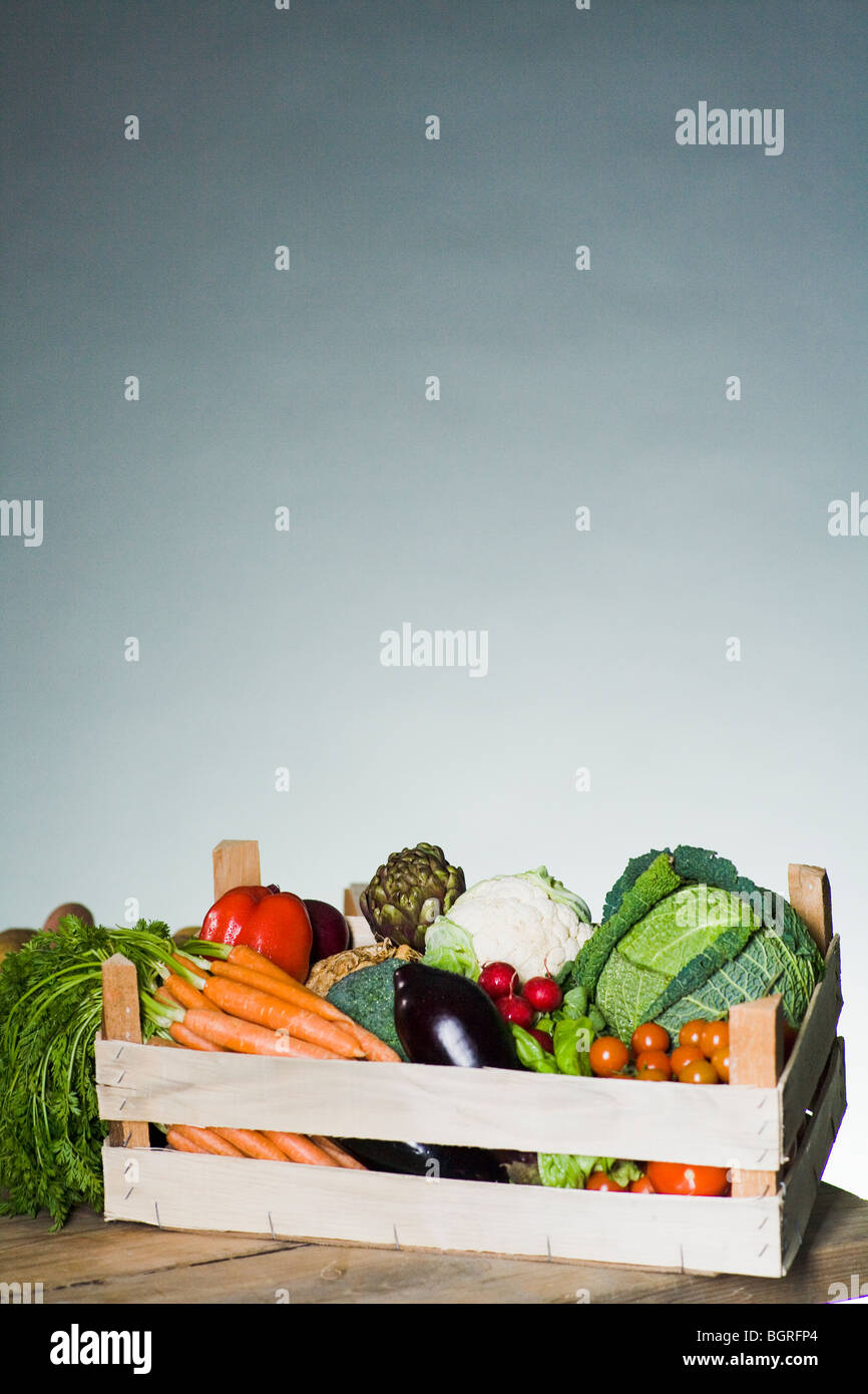 Boîte pleine de légumes. Banque D'Images