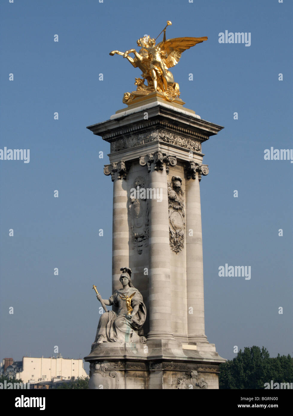 Sculptures dorées d'Alexandre III pont. Paris. France Banque D'Images