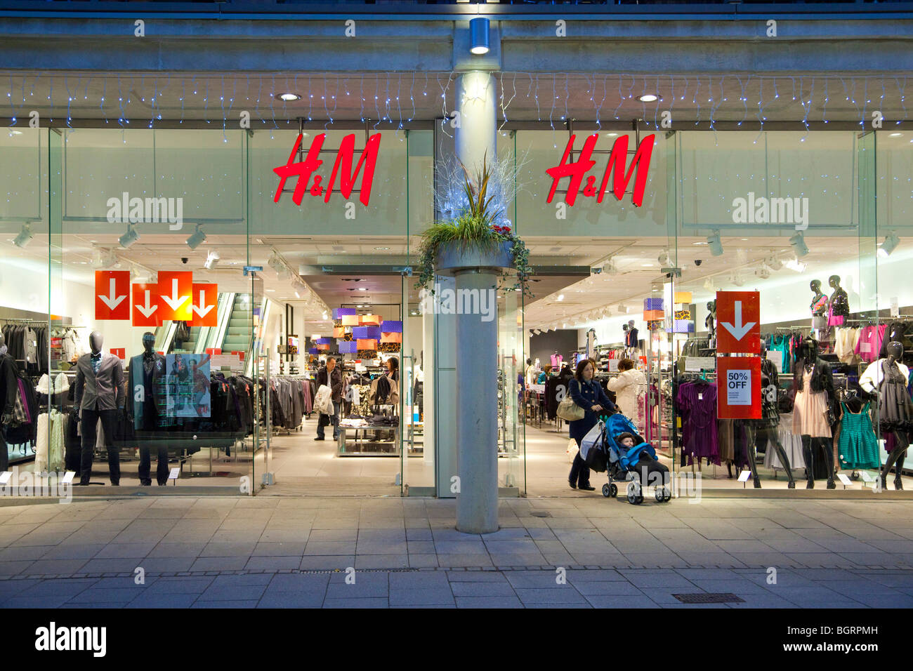 Boutique de vêtements H&M Banque D'Images