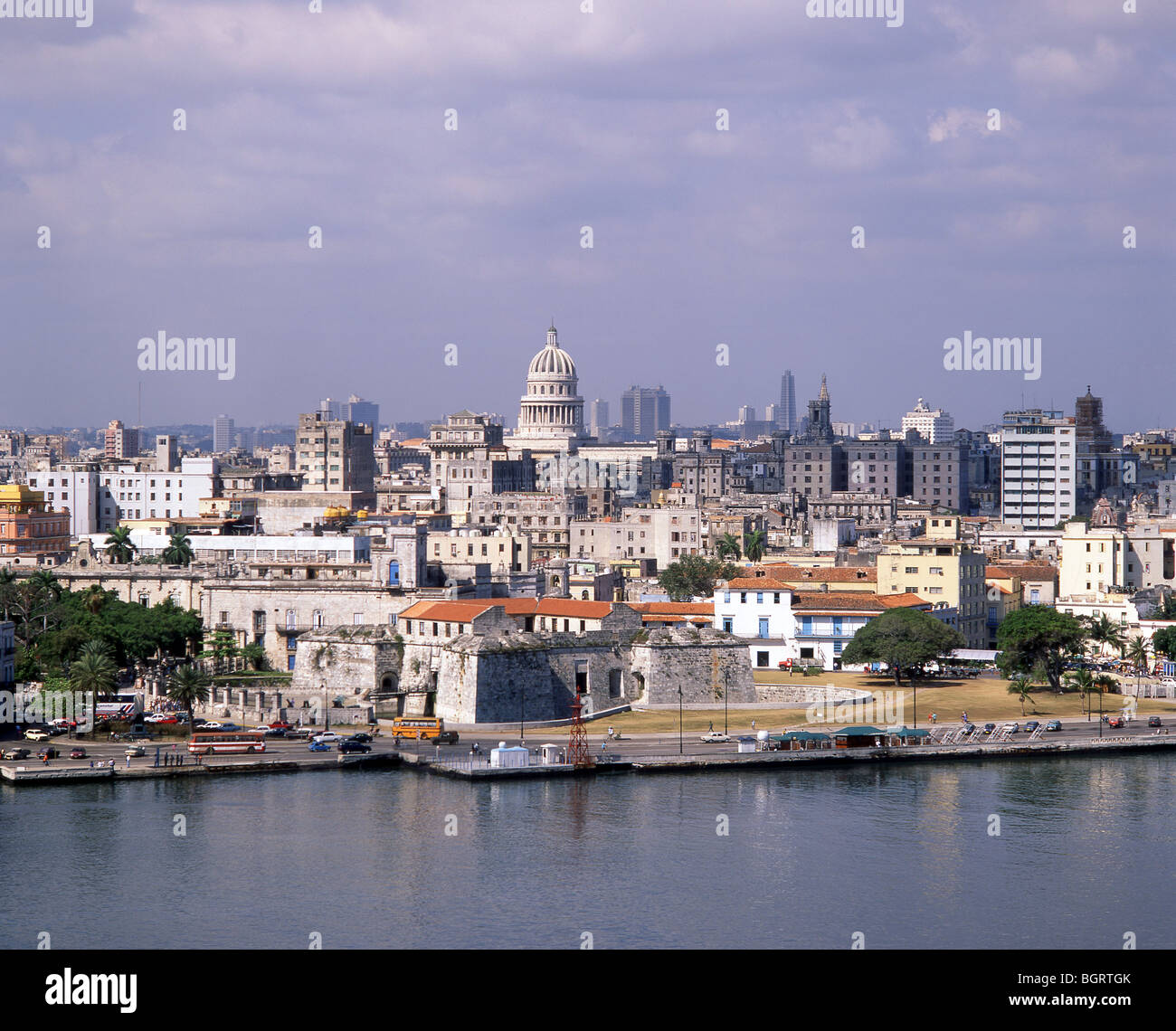 Vue sur la vieille ville au port, La Havane, La Havane, République de Cuba Banque D'Images