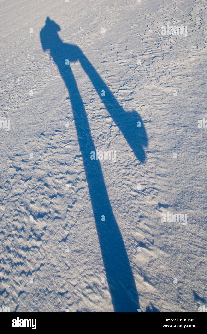 Un pas de géant pour l'humanité dans la neige. Banque D'Images