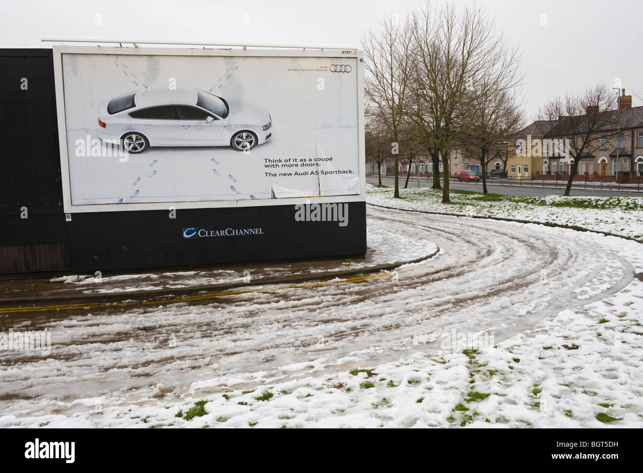 Audi A5 Sportback sur billboard site ClearChannel à Newport South Wales UK Banque D'Images