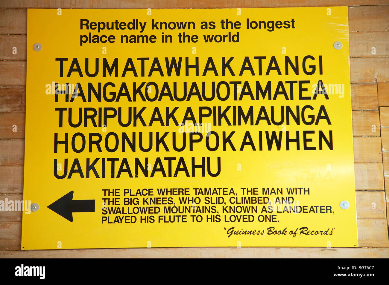 Signe pour le nom de lieu le plus long du monde, Centre d'information des visiteurs, le Centre de Hawkes Bay, île du Nord, Nouvelle-Zélande Banque D'Images