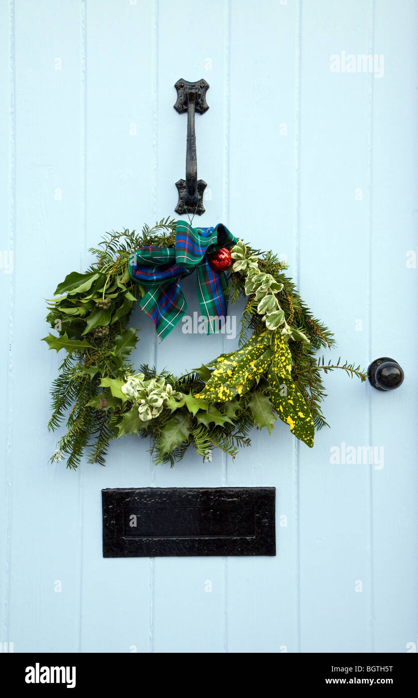 Couronne de Noël sur la porte de la chambre Banque D'Images
