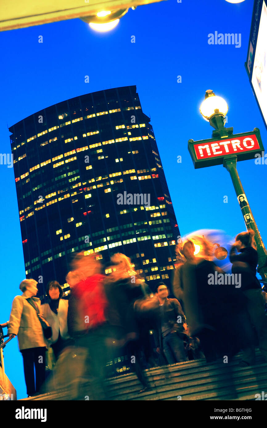 TOUR MONTPARNASSE, PARIS DE NUIT Banque D'Images