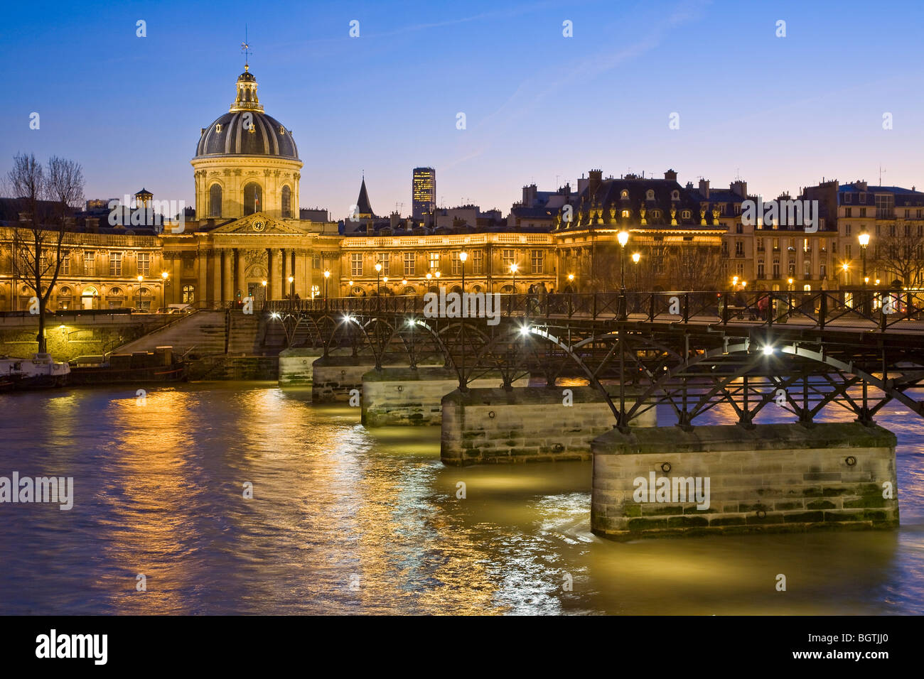 PARIS] oo4.PONT DES ARTS LOVELOCK BRIDGE – Viktoria Jean