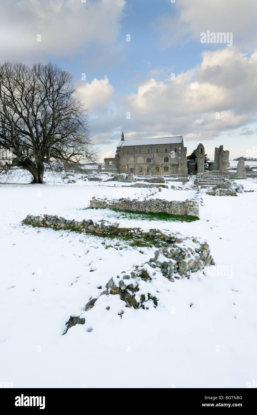 Binham prieuré, dans la neige, North Norfolk UK, Décembre Banque D'Images