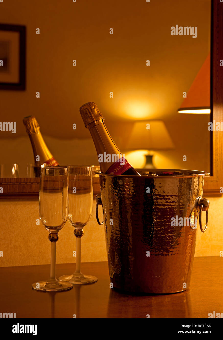 Seau à Champagne Bollinger Par Vogalu – Aluminium Noir, état Usage