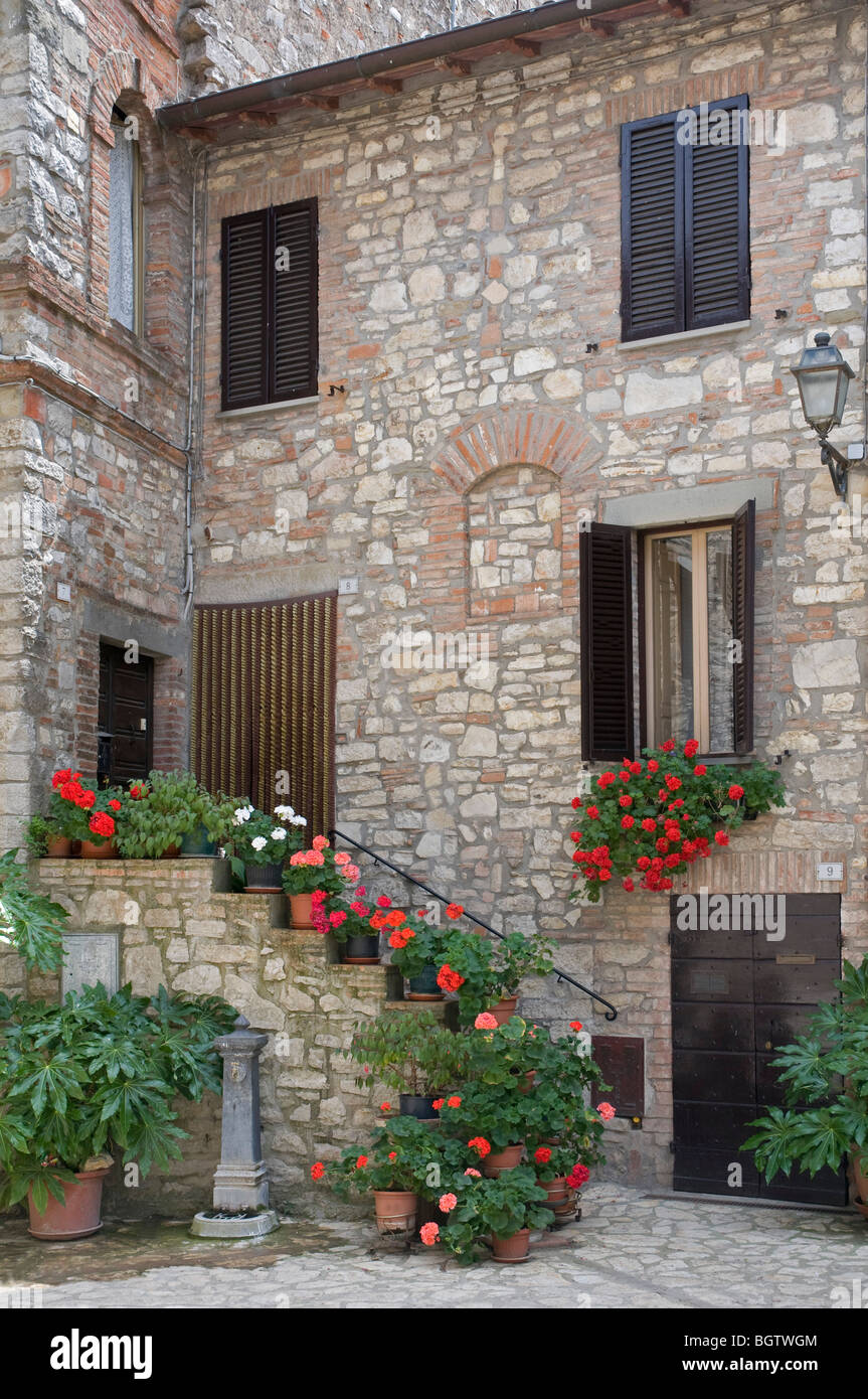 Scène de rue à Monte Castello di Vibio, Ombrie Banque D'Images