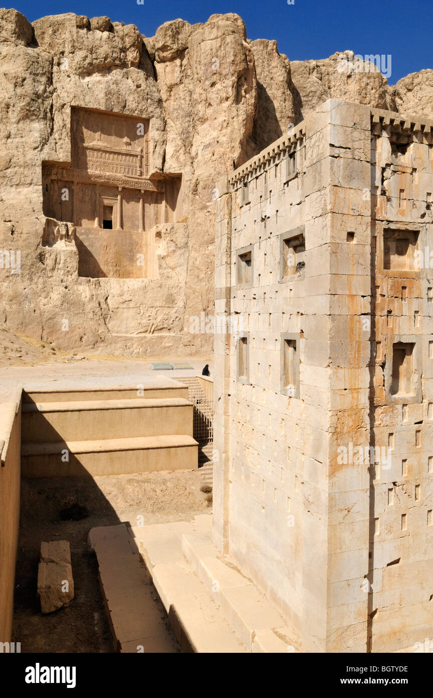 Kaaba-ye Zardosht et tombeau du roi Darius II. à la sépulture d'achéménide de Naqsh-e Rostam, Rustam près du site archéologique Banque D'Images