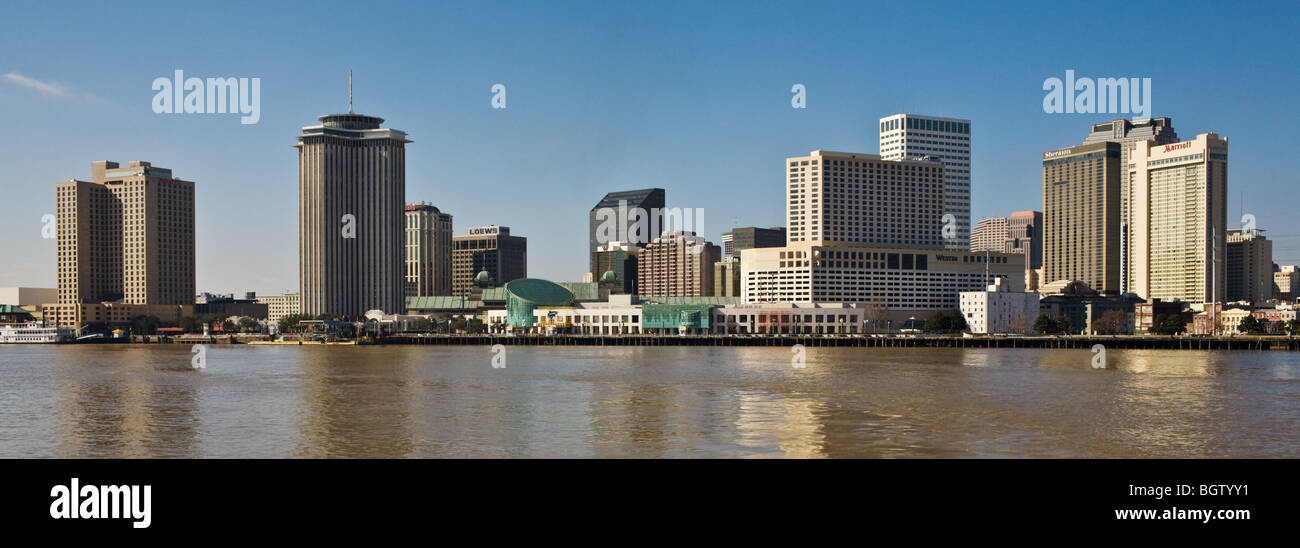 L'horizon de la Nouvelle Orléans, Louisiane, sur le fleuve Mississippi Banque D'Images