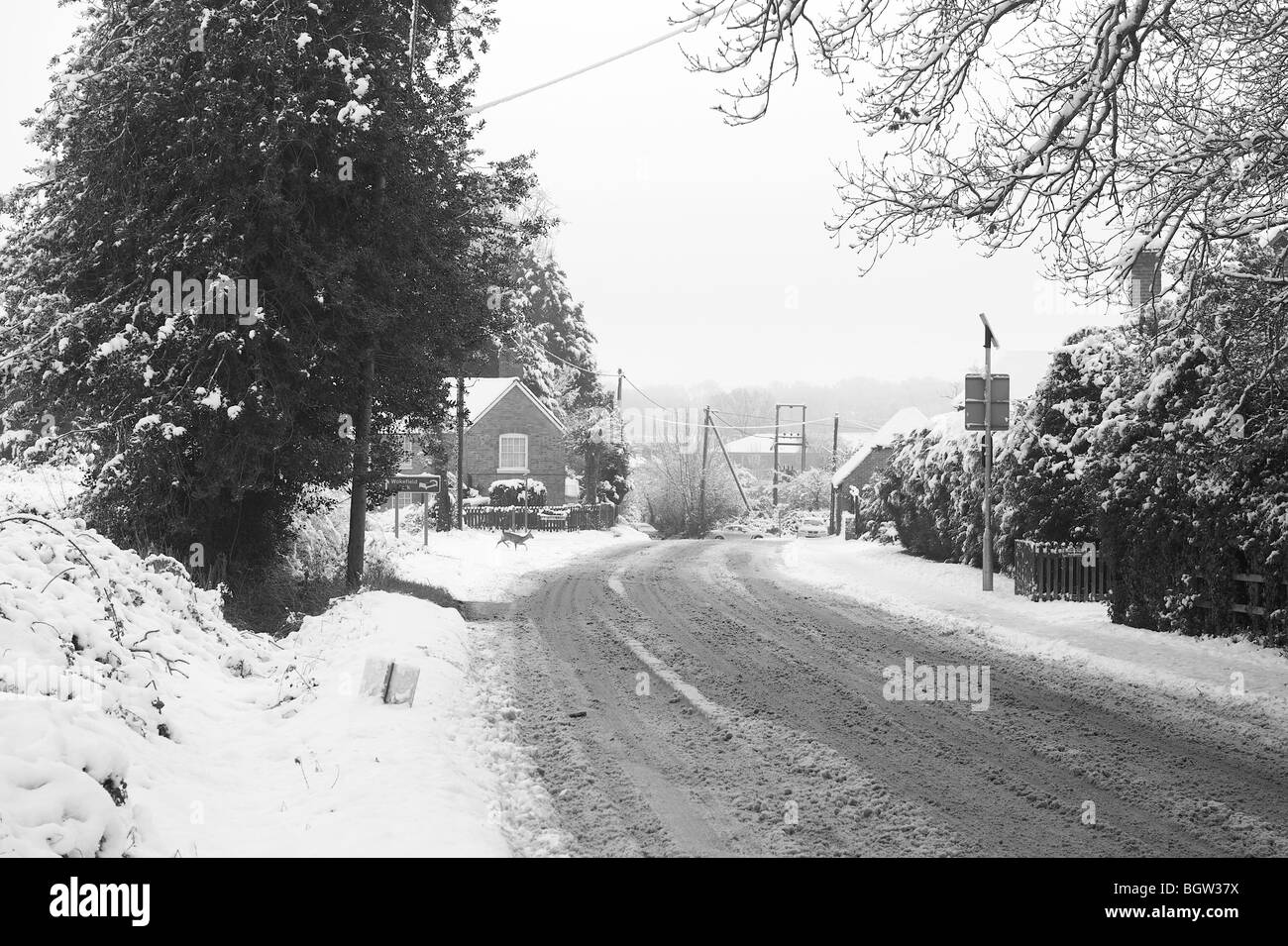 Les routes couvertes de neige, Mortimer, Berkshire Banque D'Images