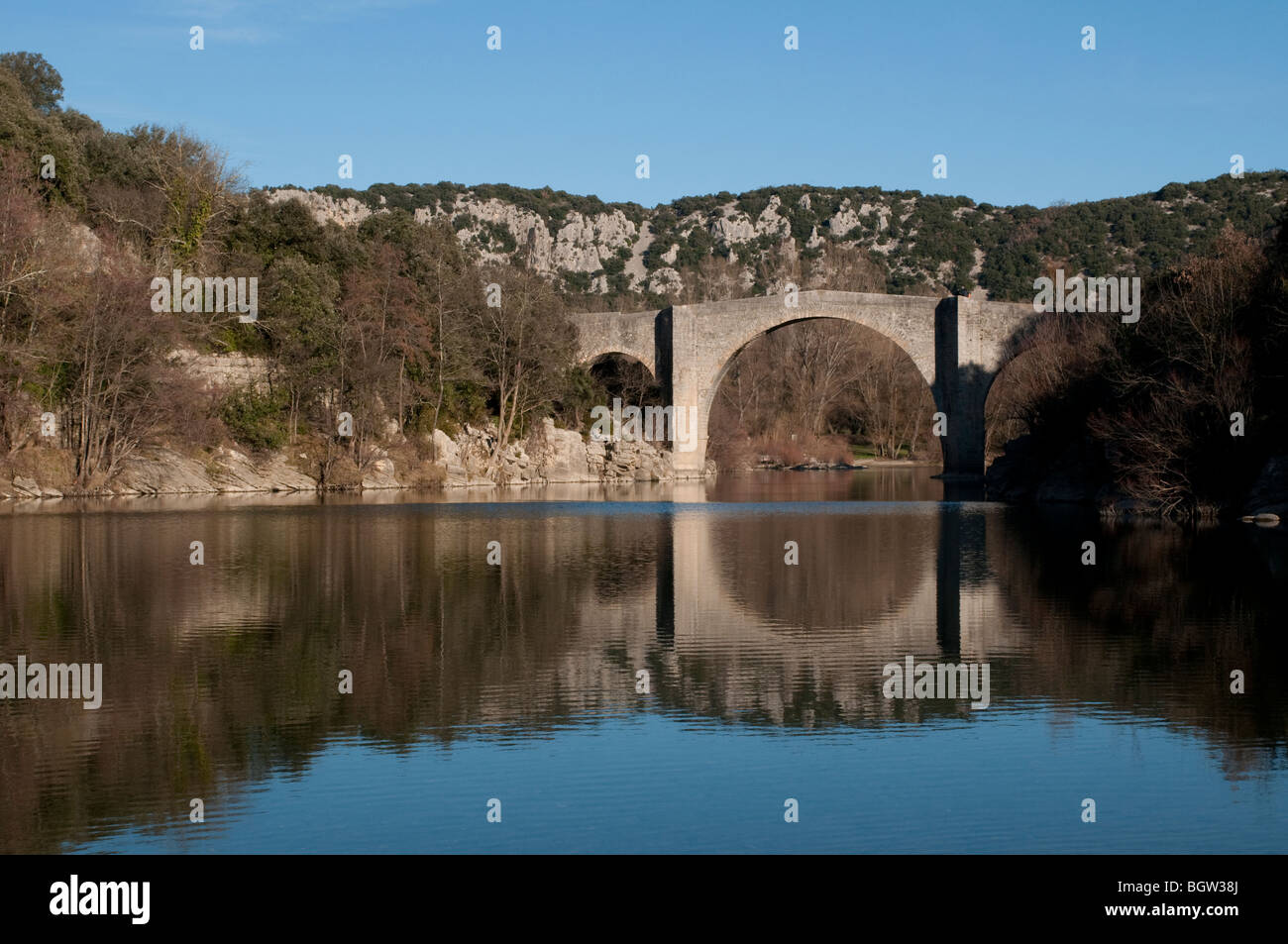 Bridge Saint Etienne d'Issensac sur l'Hérault, dans le sud de la France Banque D'Images