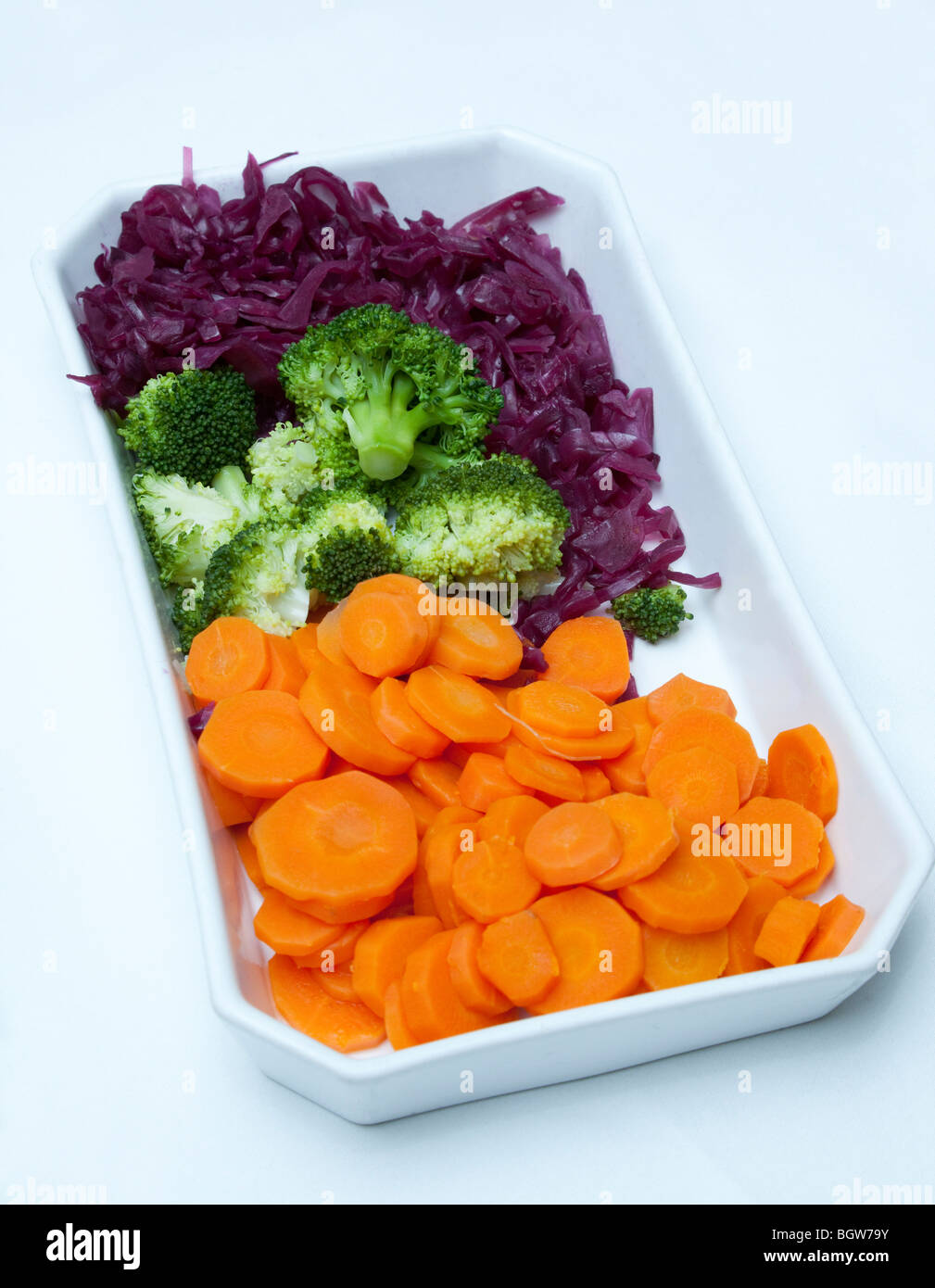 Assortiment de légumes sur un plat de service Banque D'Images