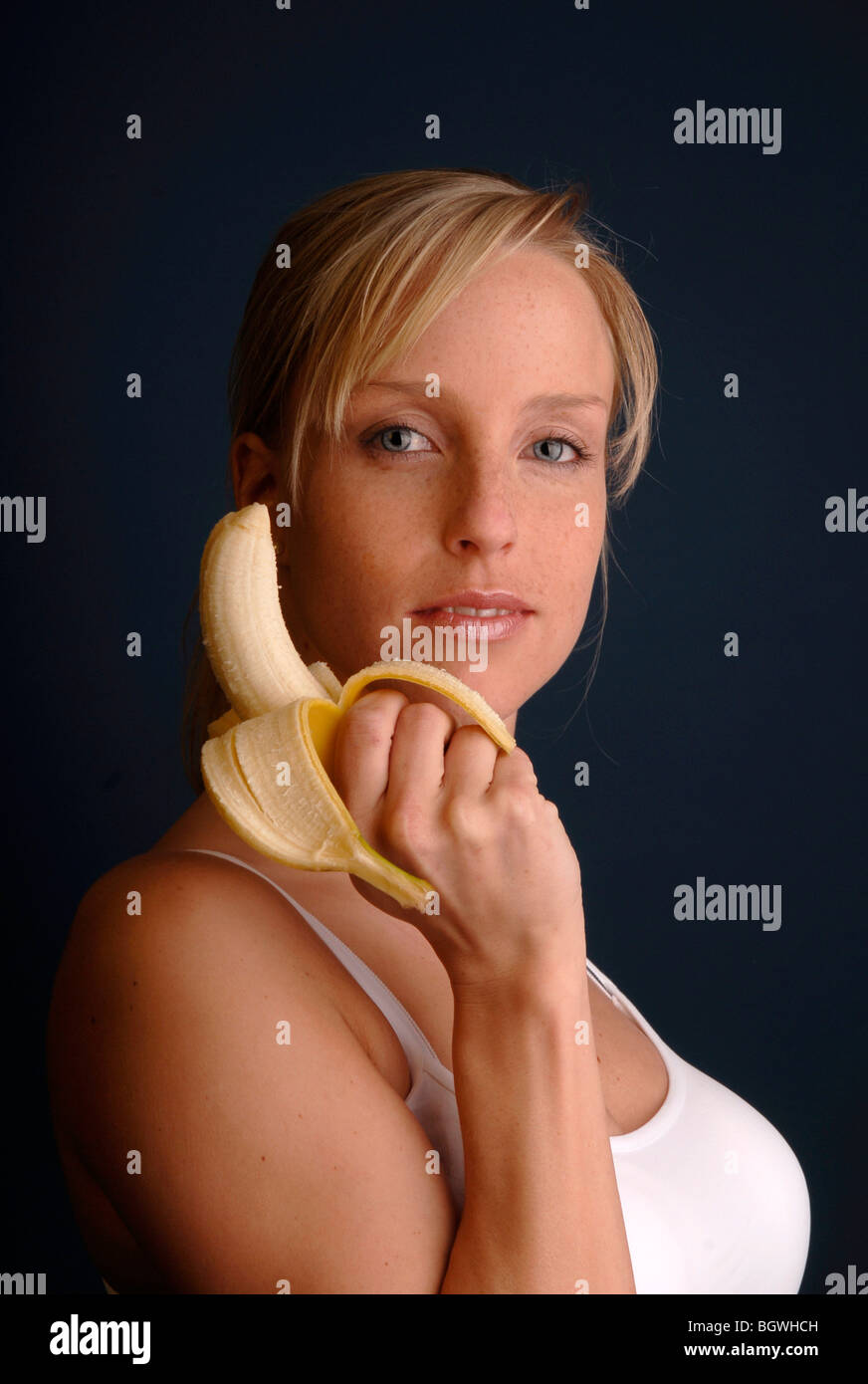 Jeune femme avec banana Banque D'Images