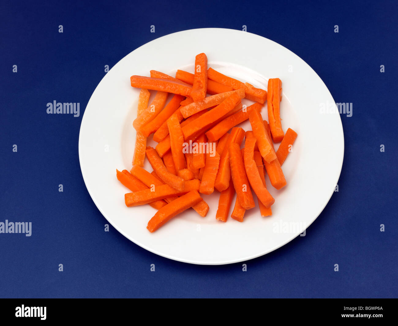 Une plaque de bâtonnets de carottes Banque D'Images